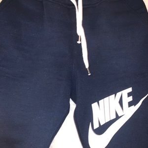 NAVY BLUE COTTON NIKE SHORTS SIZE LARGE...